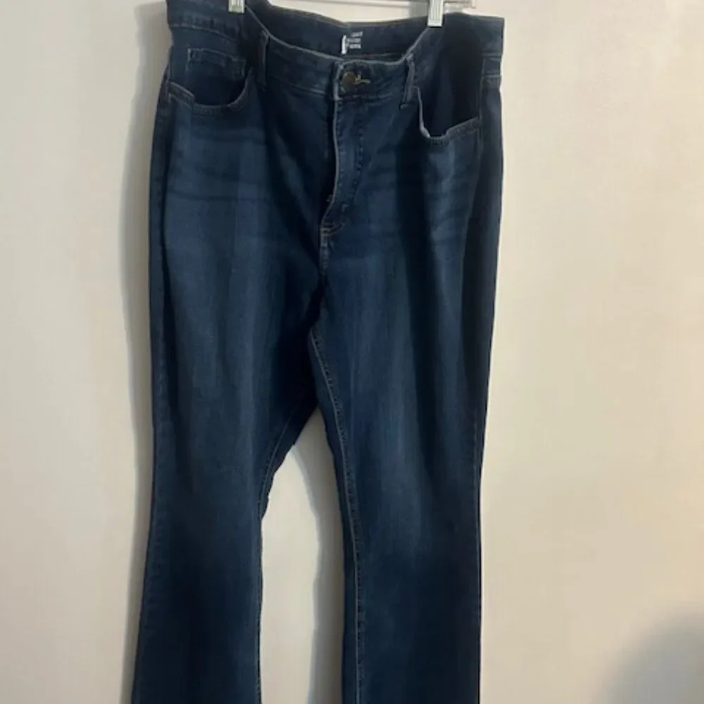 Lee Regular Fit Midrise Boot 5 pocket distressed denim jeans, size 18M